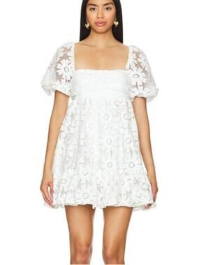 Likely Posh White Dress Floral Embroidered Puff Sleeves NWTs size 6